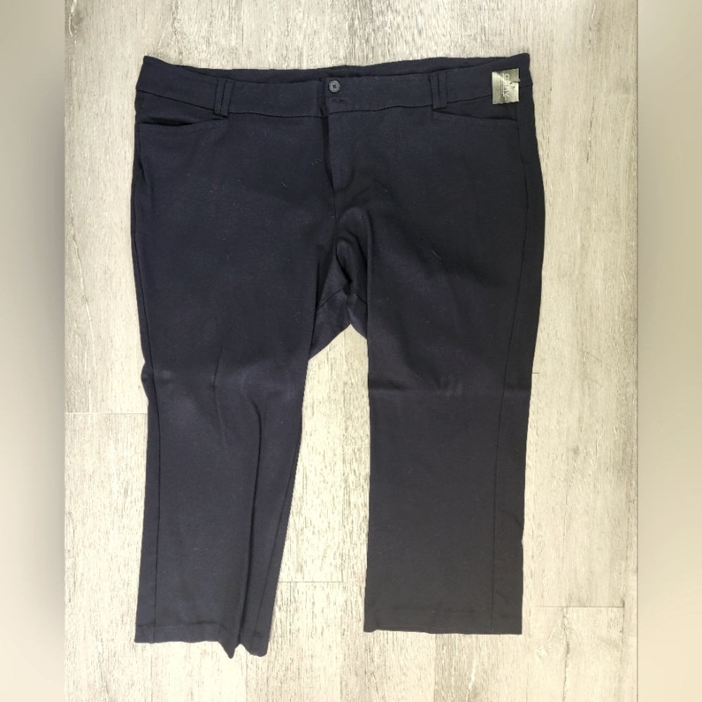 TORRID Studio 30 TALL NAVY PIXIE Pant⭐️PERFECT SHAPE